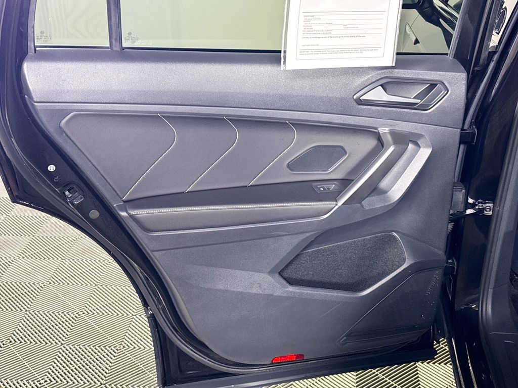 2022 Volkswagen Tiguan SE photo 19