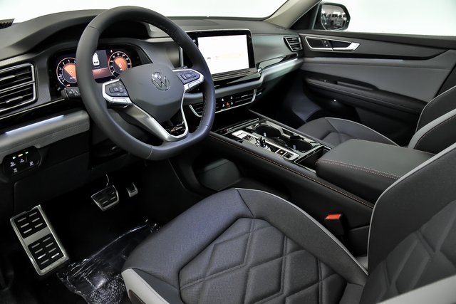2025 Volkswagen Atlas Peak Edition SE photo 6