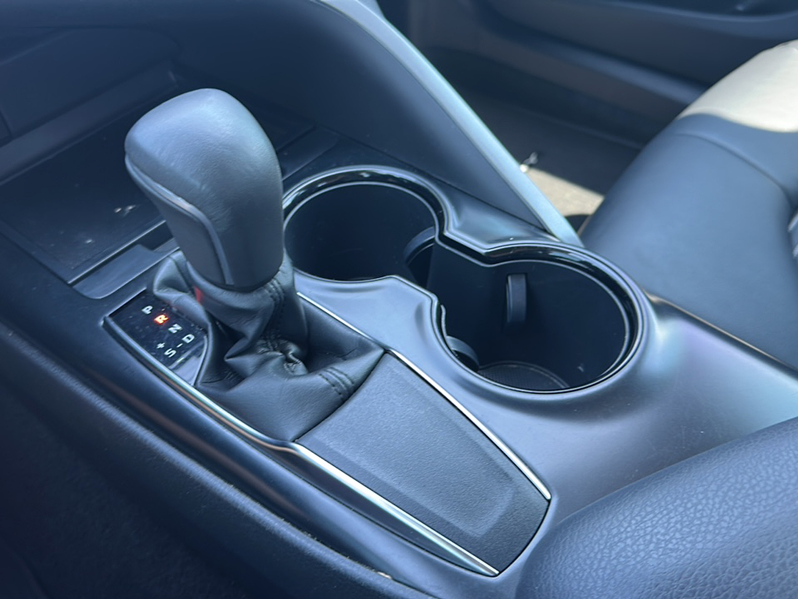 2019 Toyota Camry SE photo 11