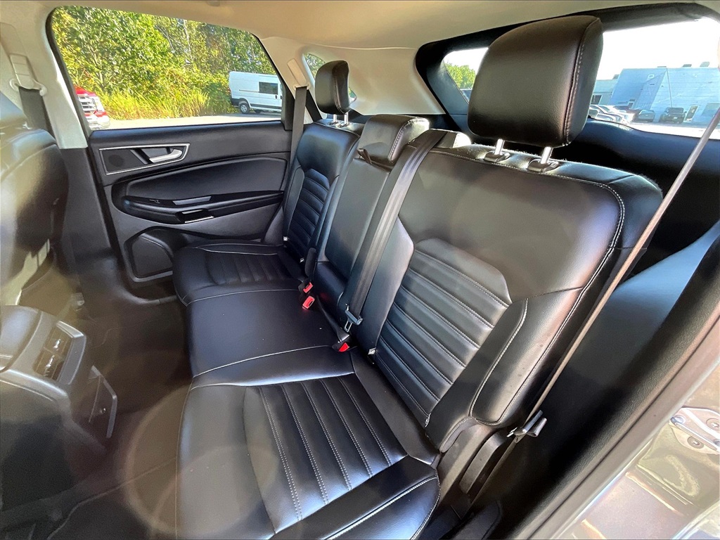 2022 Ford Edge SEL photo 14
