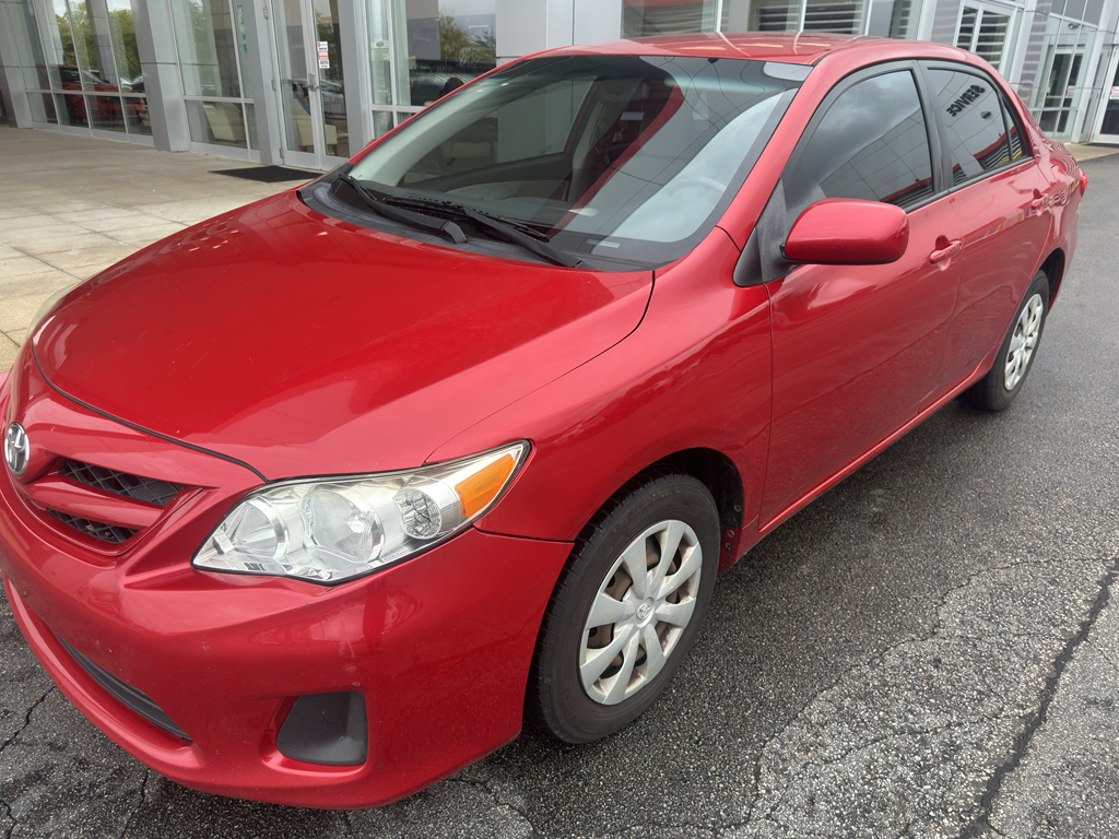 2011 Toyota Corolla LE photo 2
