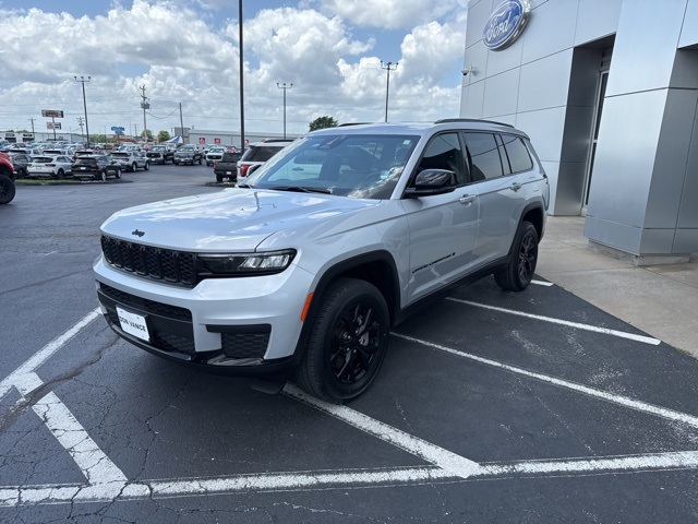 2024 Jeep Grand Cherokee Altitude photo 2