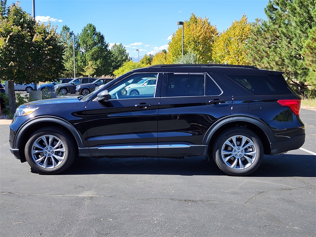 2023 Ford Explorer XLT photo 2