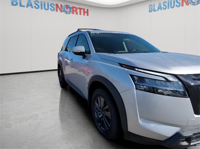 2022 Nissan Pathfinder SV photo 4