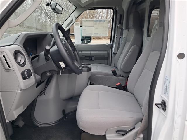 2025 Ford E-350 Base photo 4