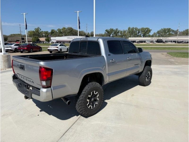 2019 Toyota Tacoma SR5 photo 4