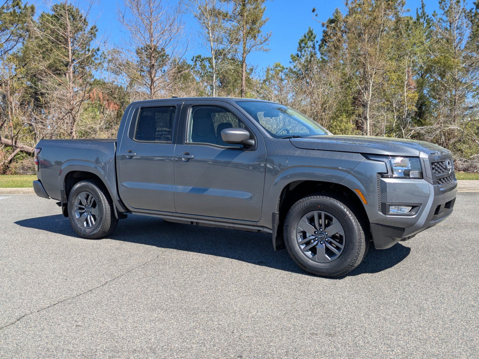 2025 Nissan Frontier Crew Cab SV photo 2