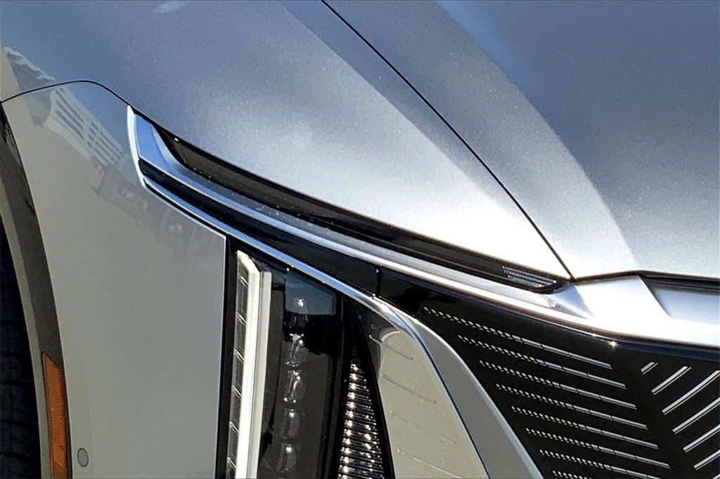 2025 Cadillac Lyriq Luxury photo 14