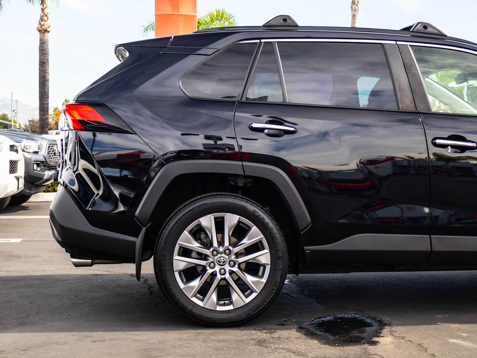 2020 Toyota RAV4 Limited photo 3