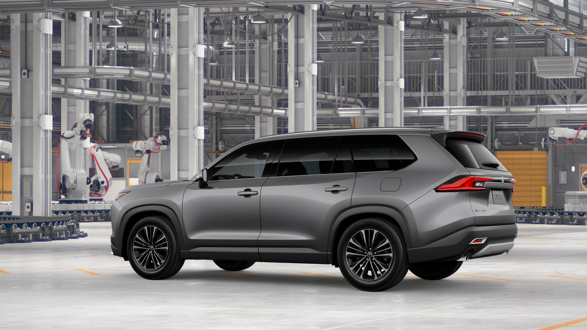 2026 Toyota Highlander Hybrid Platinum photo 2