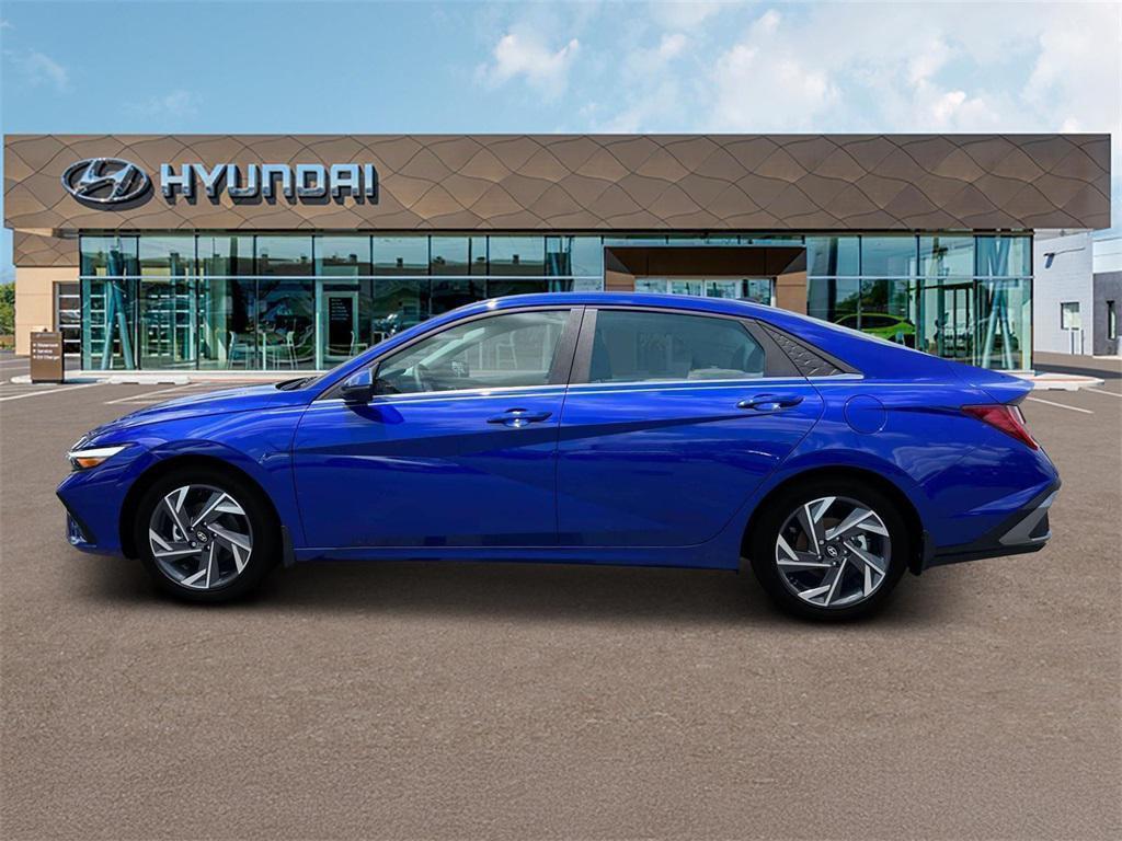 2025 Hyundai Elantra Hybrid Limited photo 3