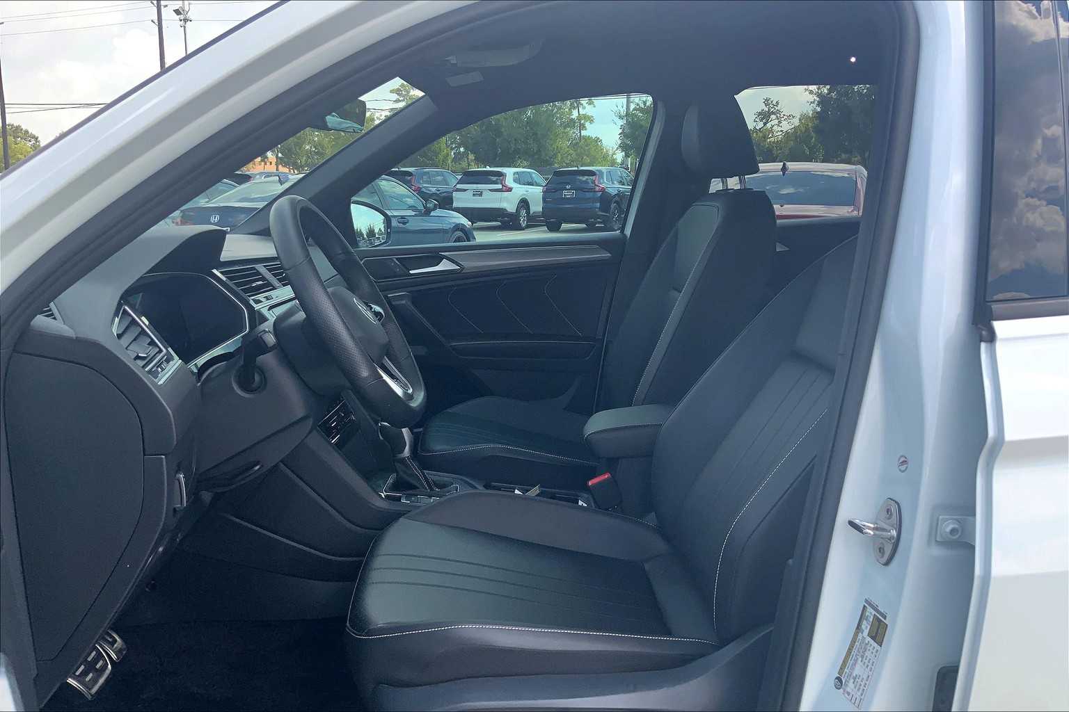 2024 Volkswagen Tiguan SE R-Line Black photo 7