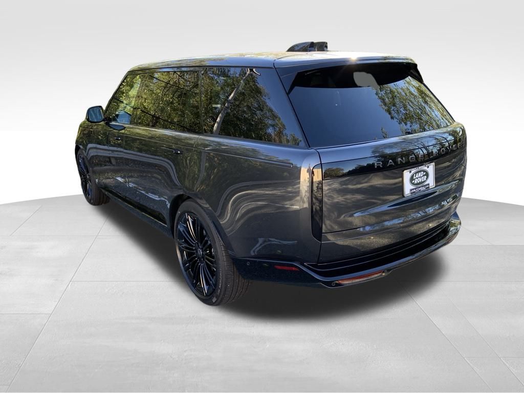 2025 Land Rover Range Rover SE photo 3