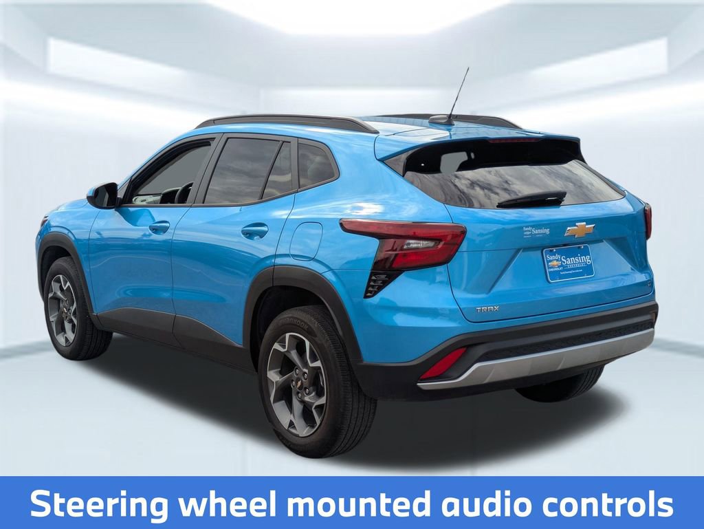 2025 Chevrolet Trax LT photo 3