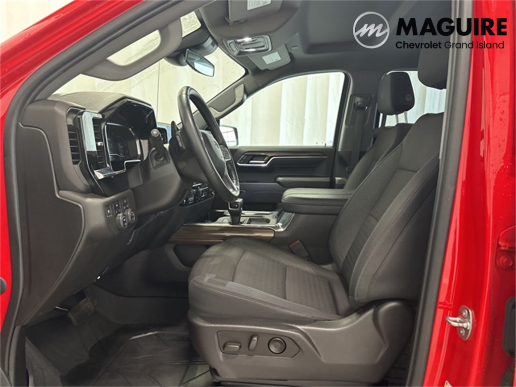 2023 Chevrolet Silverado 1500 RST photo 3