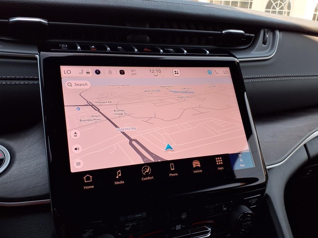 2025 Jeep Grand Cherokee Limited photo 3