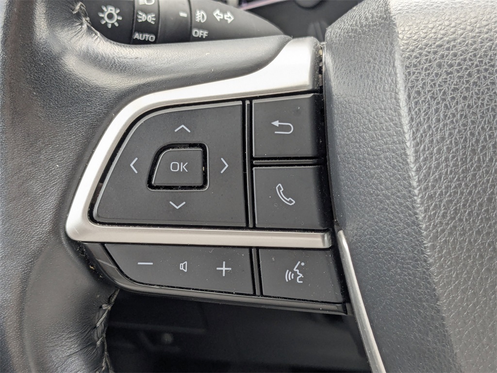 2023 Toyota Highlander LE photo 23