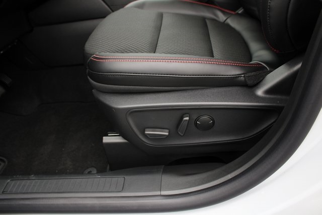 2026 Ford Escape ST-Line photo 4