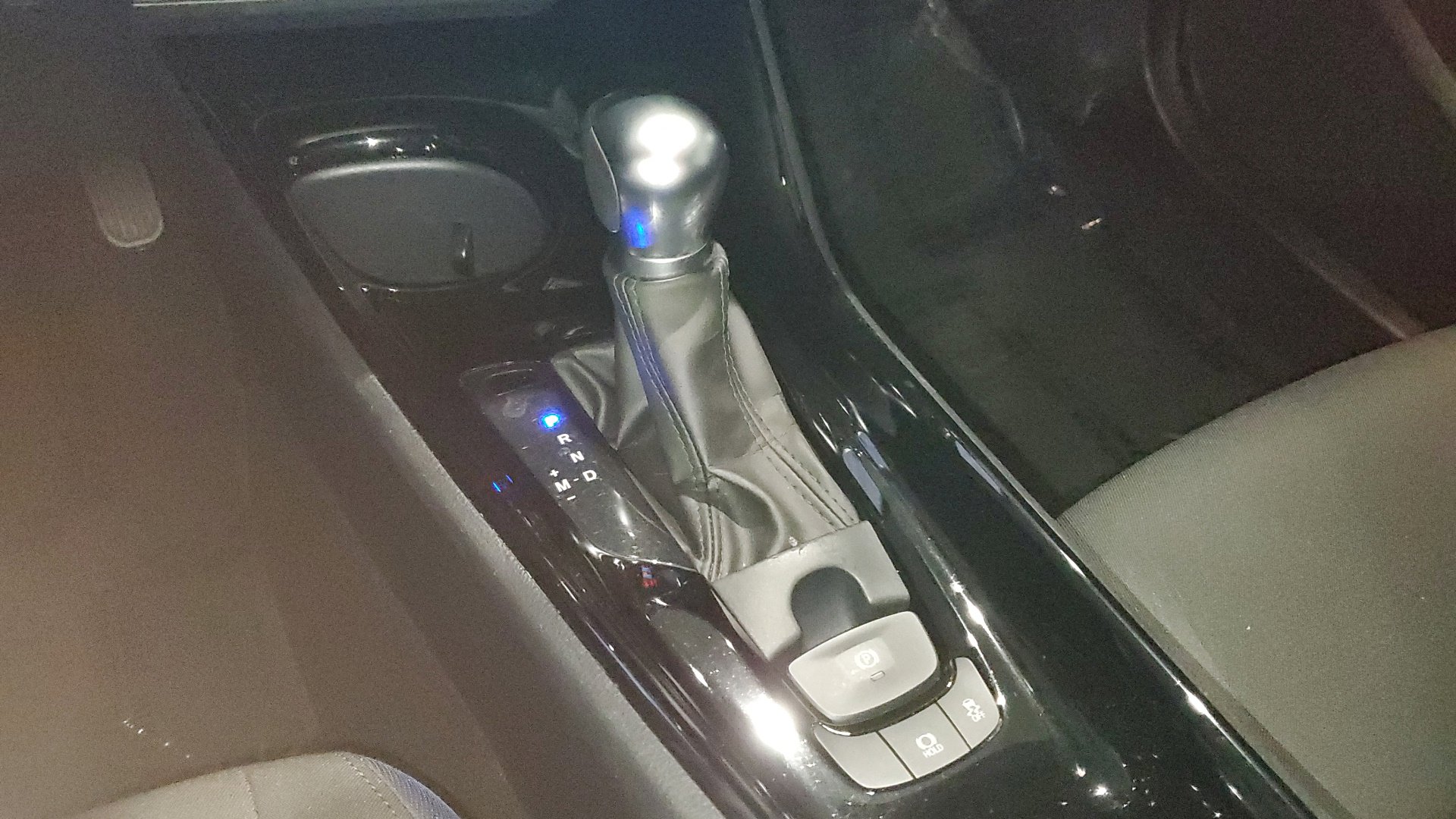 2022 Toyota C-HR XLE photo 22