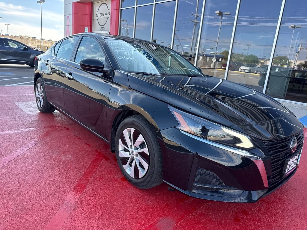 2023 Nissan Altima 2.5 S photo 2