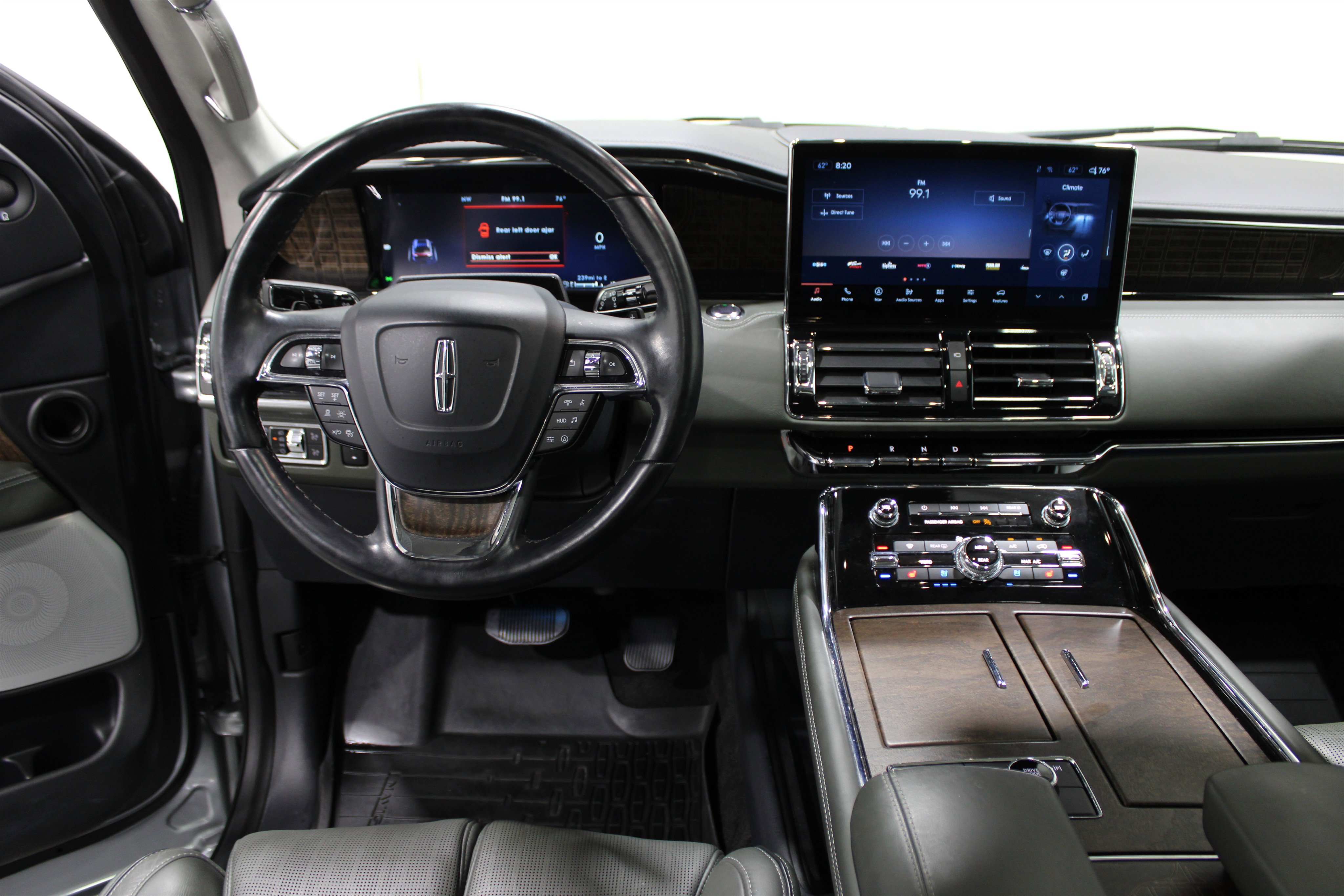 2022 Lincoln Navigator Black Label photo 2