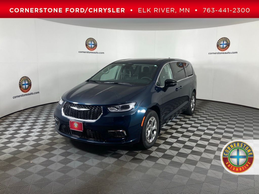 2024 Chrysler Pacifica Limited's photo