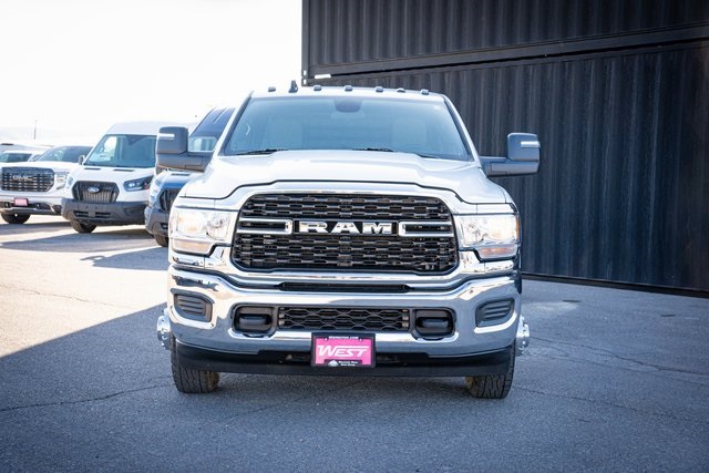 2024 Ram 3500 SLT photo 3