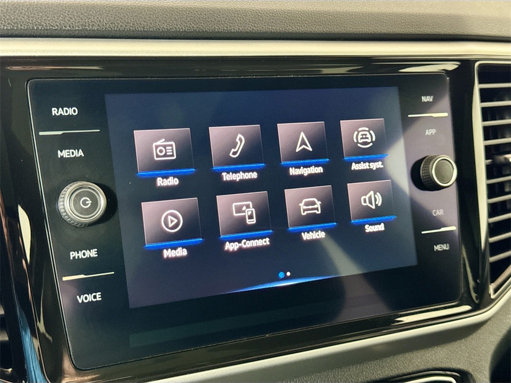 2022 Volkswagen Atlas Cross Sport V6 SEL R-Line photo 17