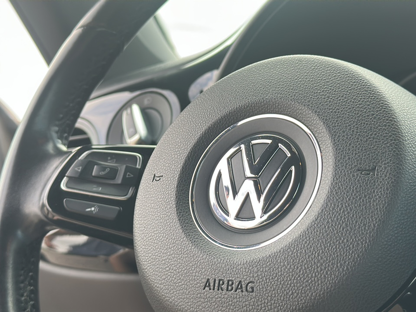2019 Volkswagen Beetle Final Edition SEL photo 11