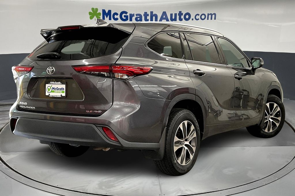 2021 Toyota Highlander XLE photo 5