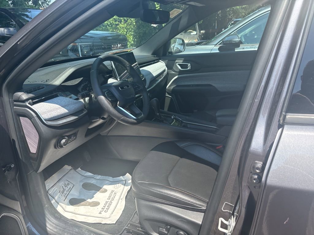 2024 Jeep Compass Latitude Lux photo 21