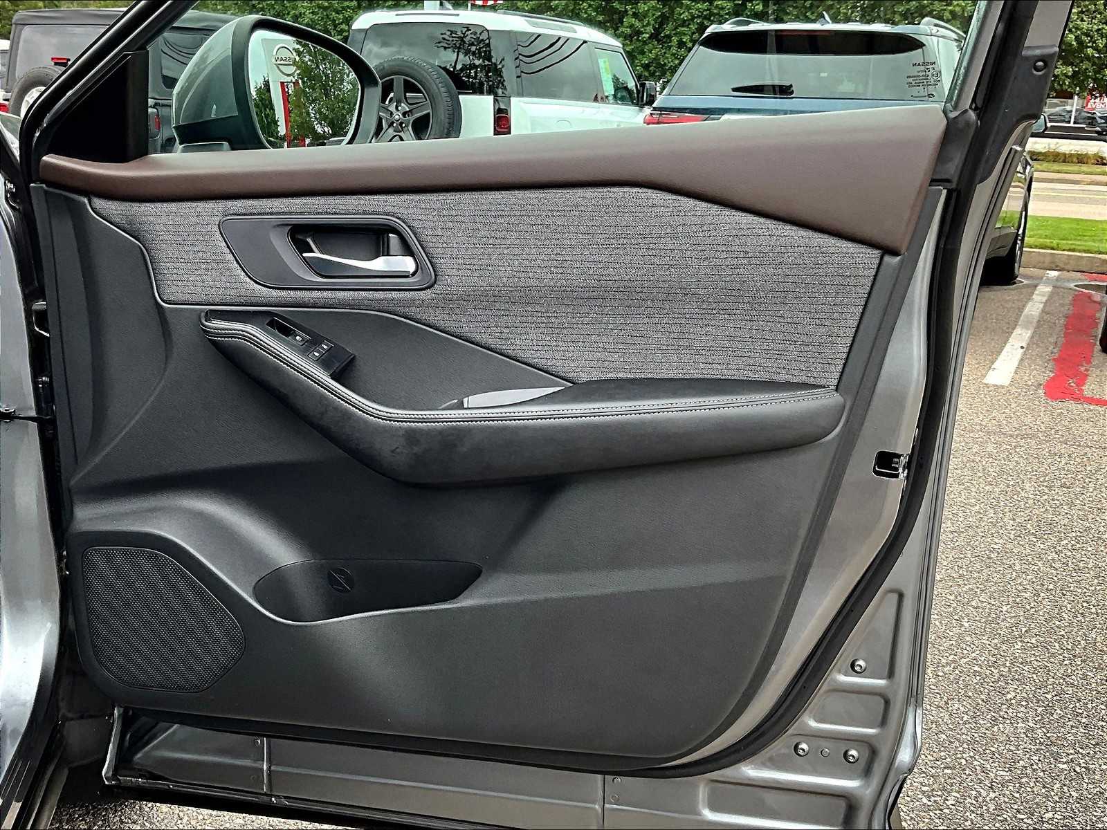 2022 Nissan Rogue SV photo 11