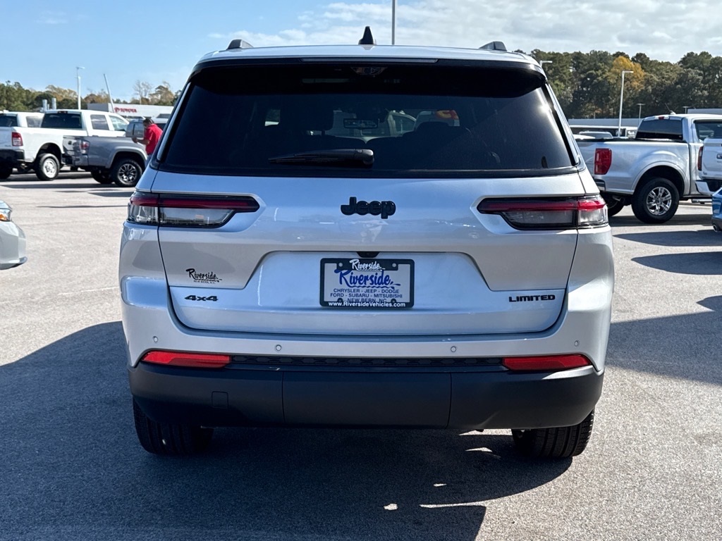 2025 Jeep Grand Cherokee Limited photo 3