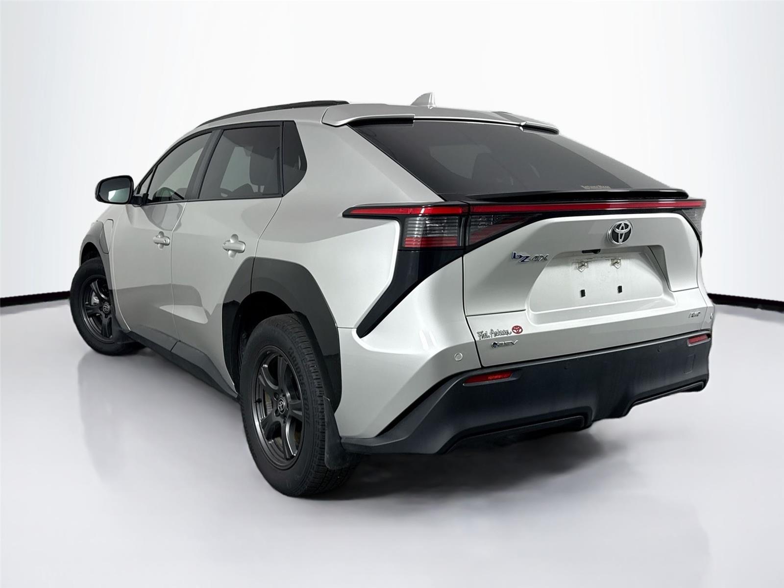 2024 Toyota bZ4X XLE photo 8