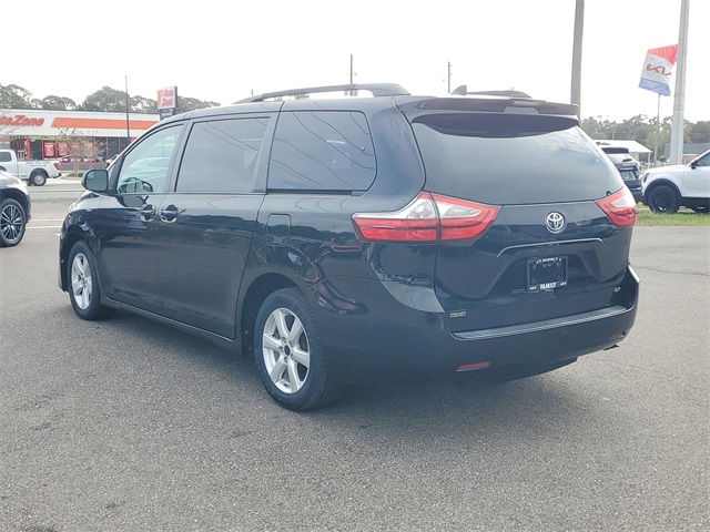 2019 Toyota Sienna L photo 4