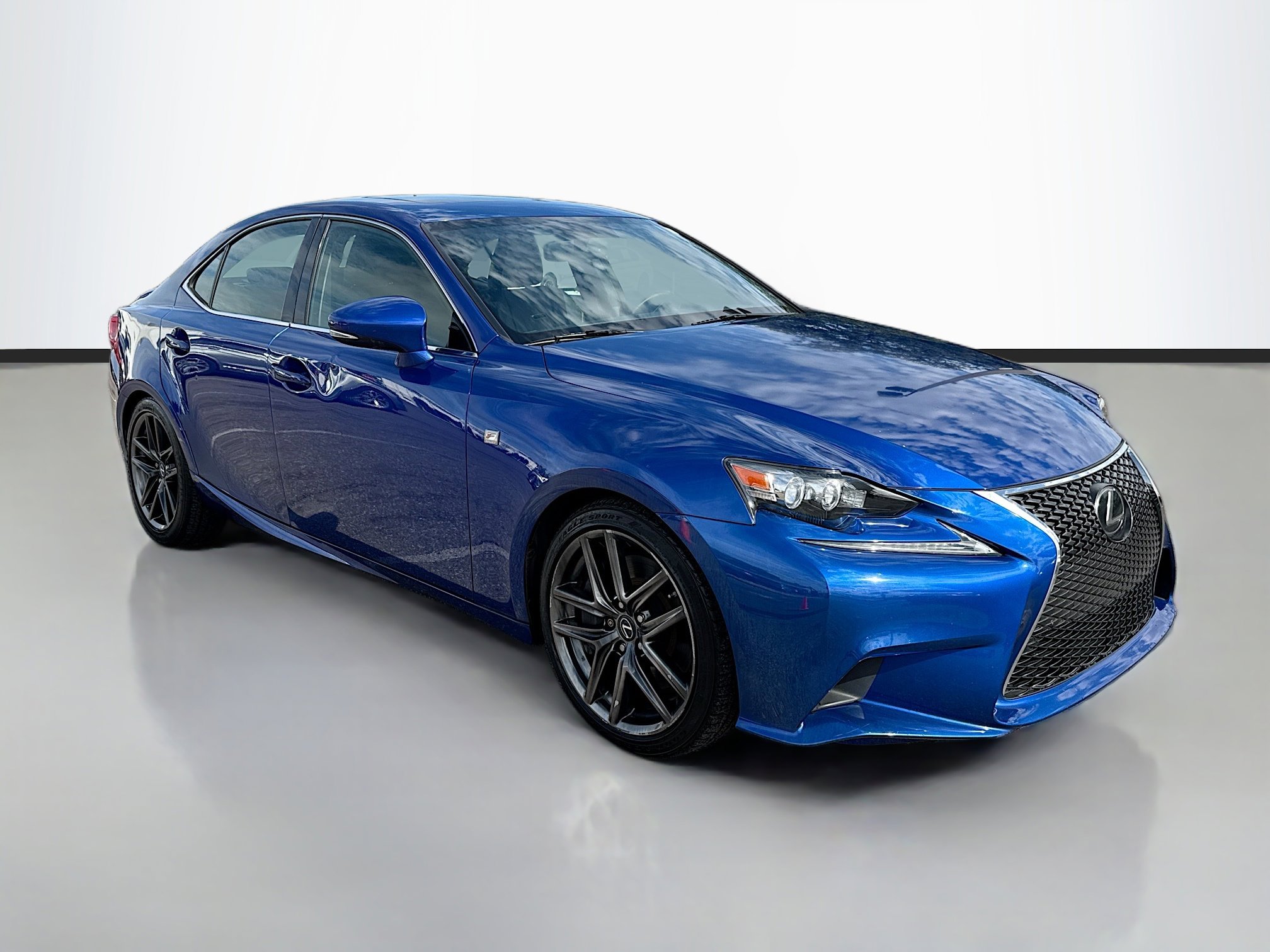 2016 Lexus IS 200t's photo