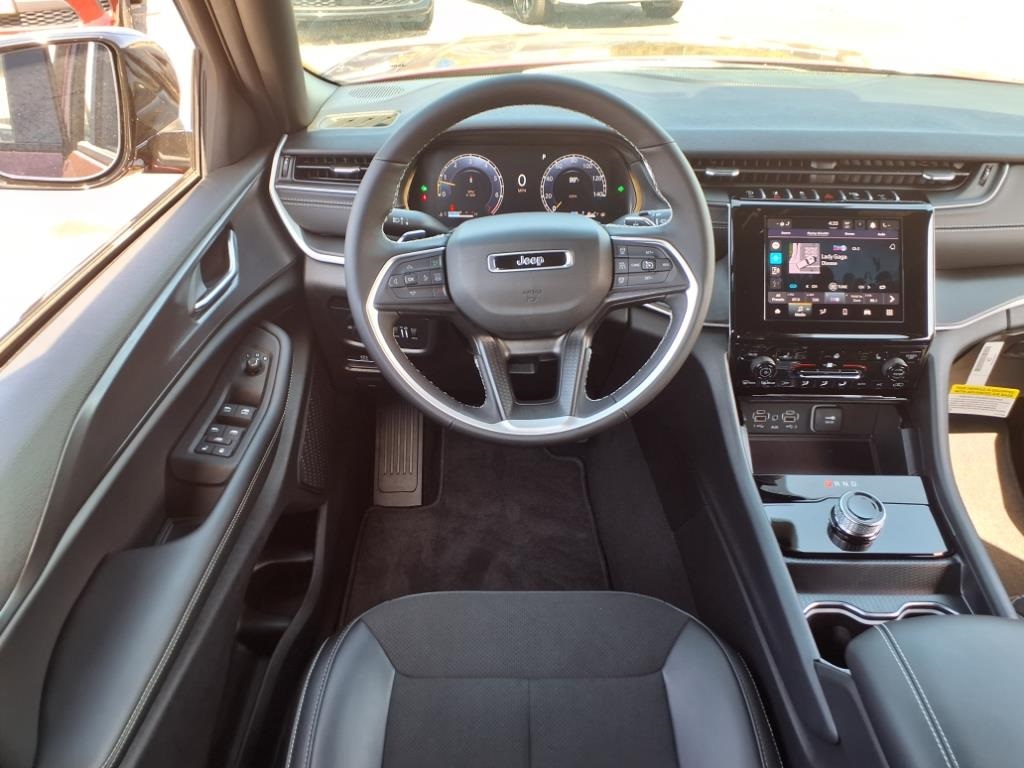 2025 Jeep Grand Cherokee Altitude X photo 12