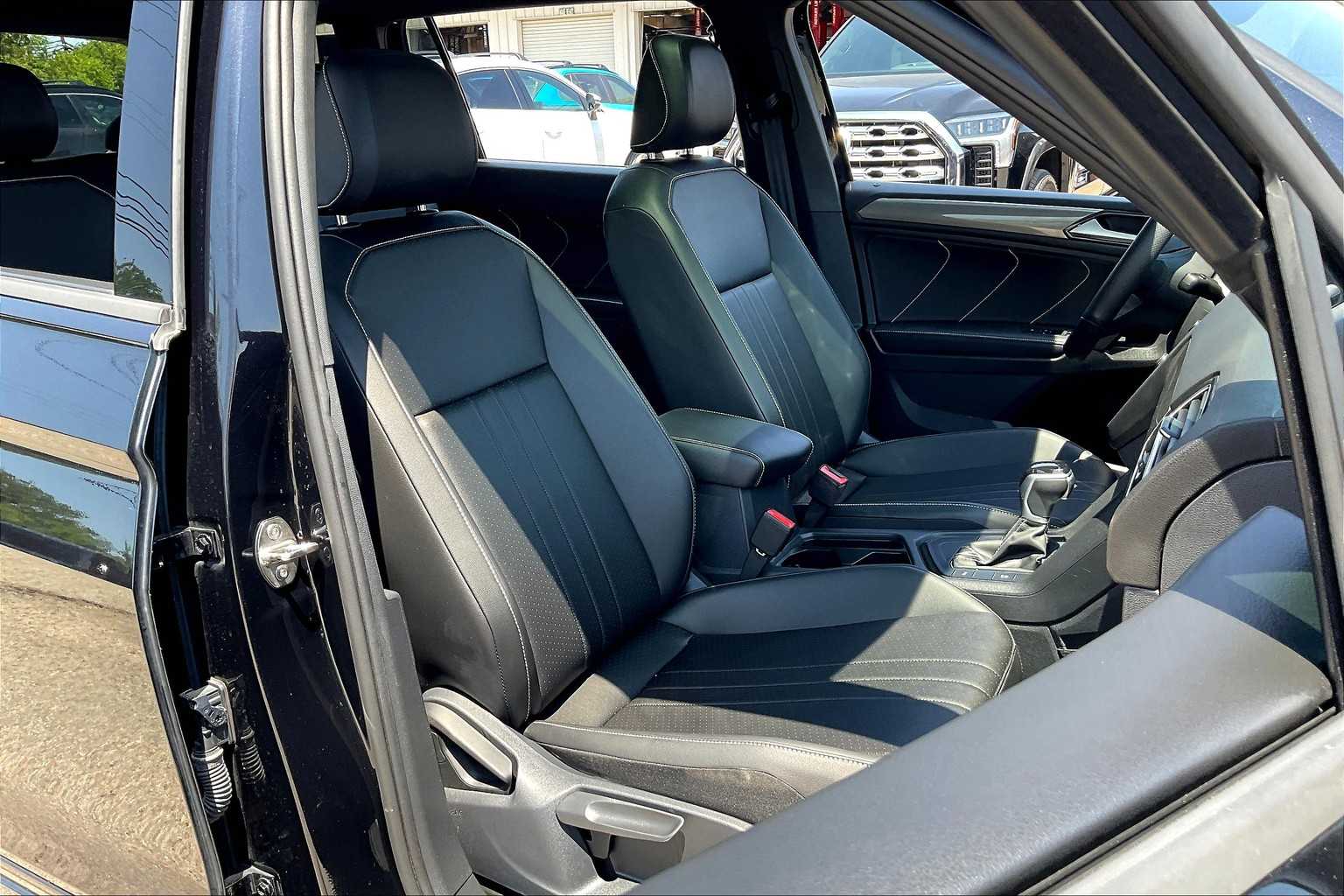 2024 Volkswagen Tiguan SE R-Line Black photo 7