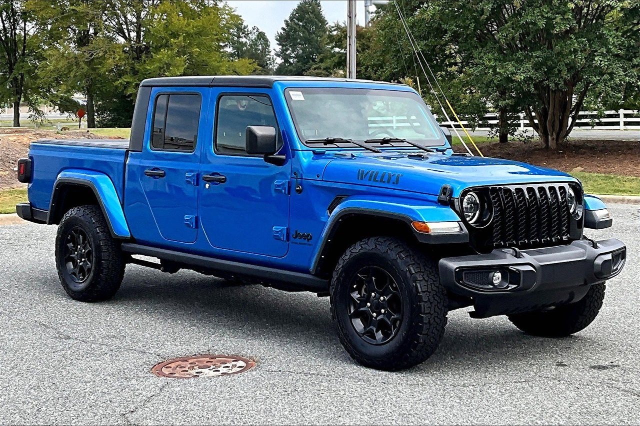 2023 Jeep Gladiator Willys photo 2