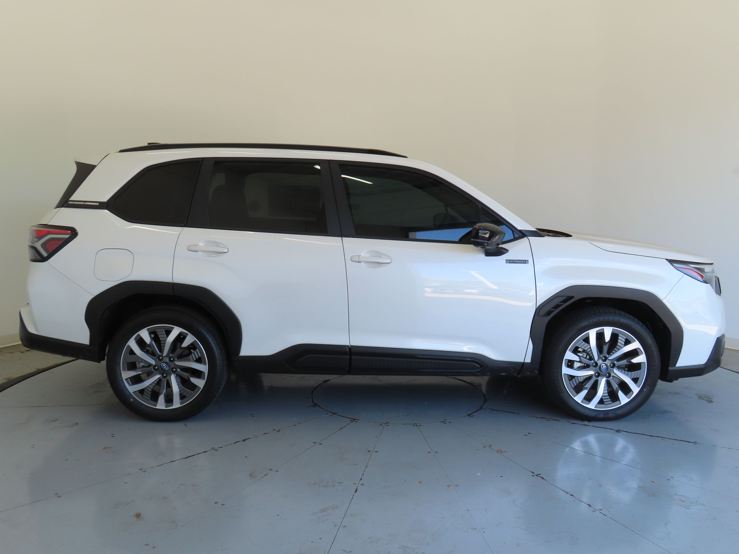 2025 Subaru Forester Touring photo 2