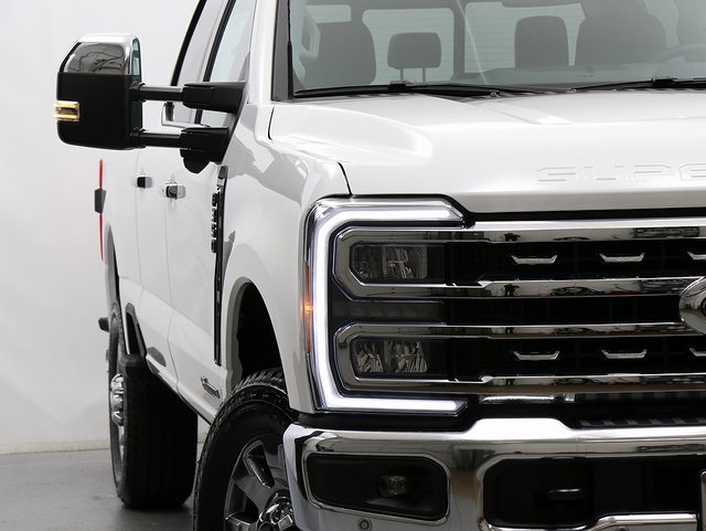 2026 Ford F-350 Lariat photo 4