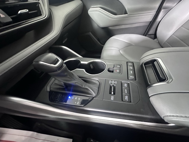 2021 Toyota Highlander XLE photo 21