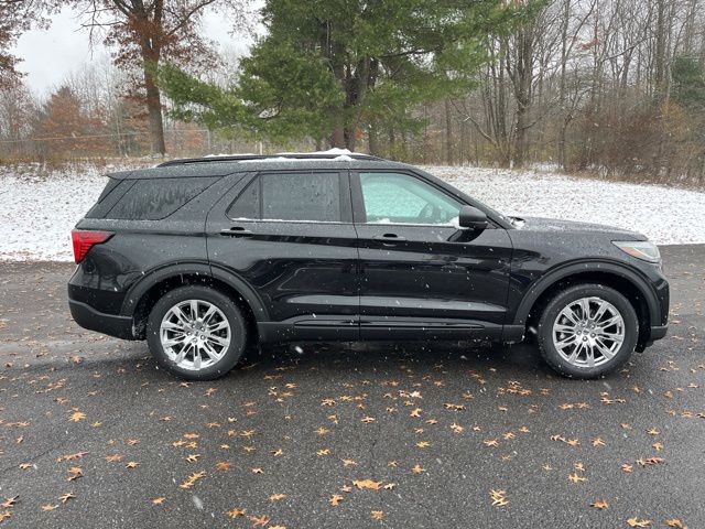 2026 Ford Explorer photo 2