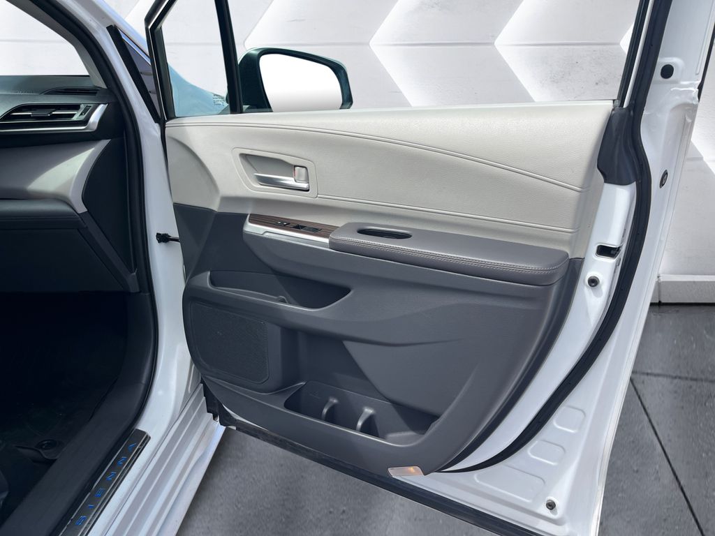 2022 Toyota Sienna XLE photo 15