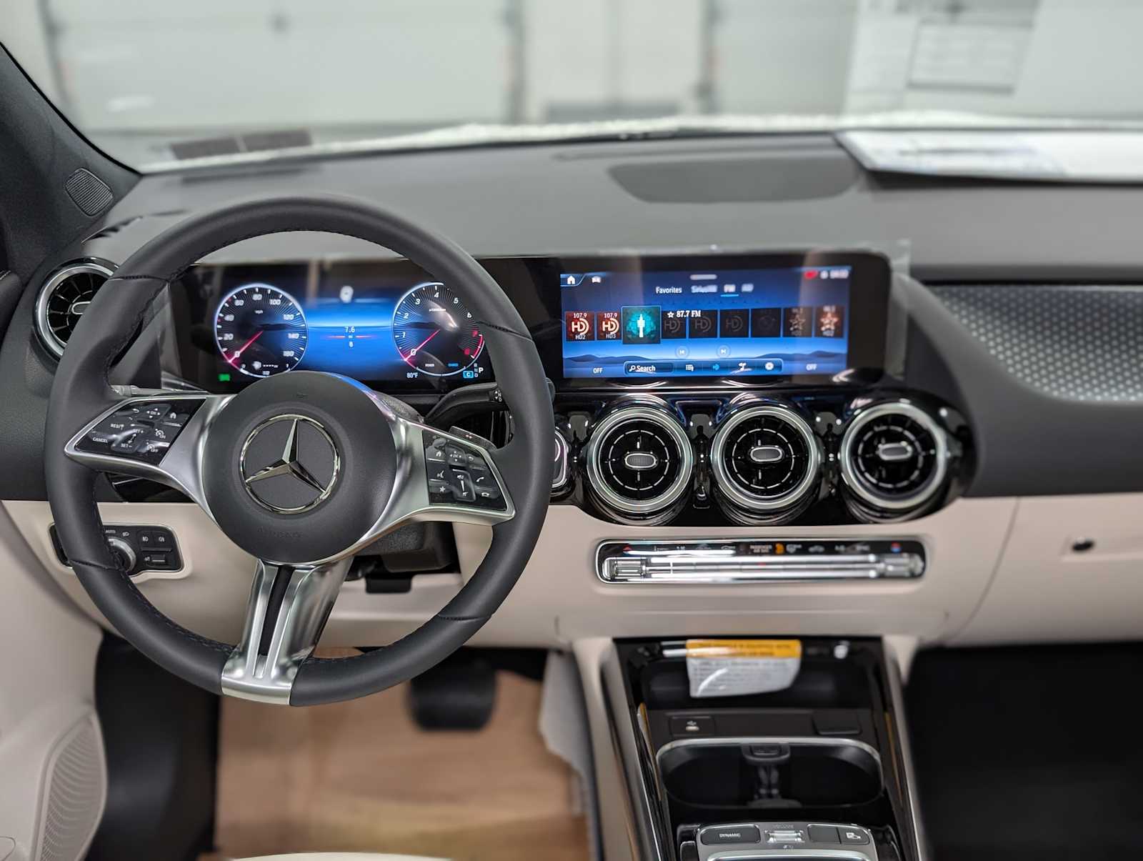 2025 Mercedes Benz GLA 250 4MATIC photo 4