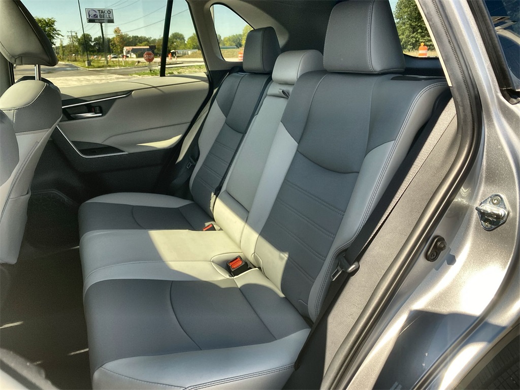 2022 Toyota RAV4 XLE Premium photo 24