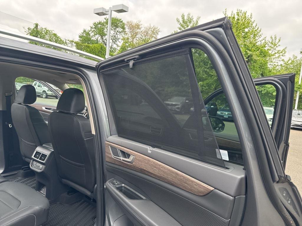 2025 Volkswagen Atlas SEL photo 33