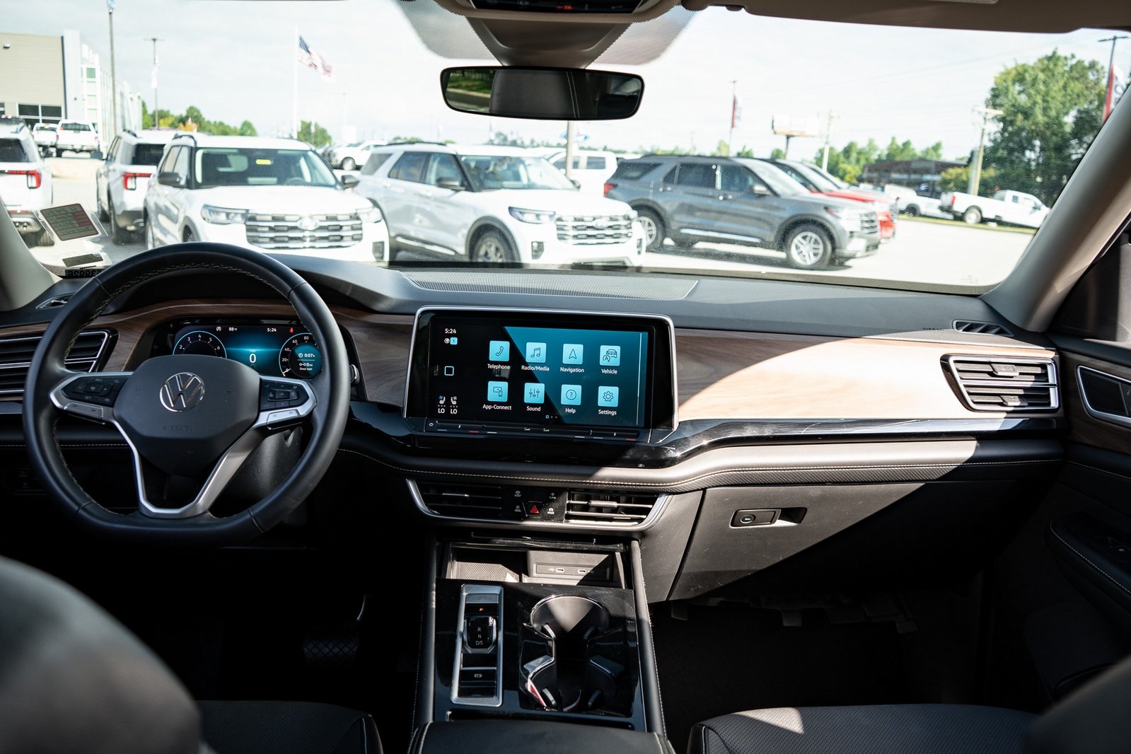 2024 Volkswagen Atlas SE Technology photo 15