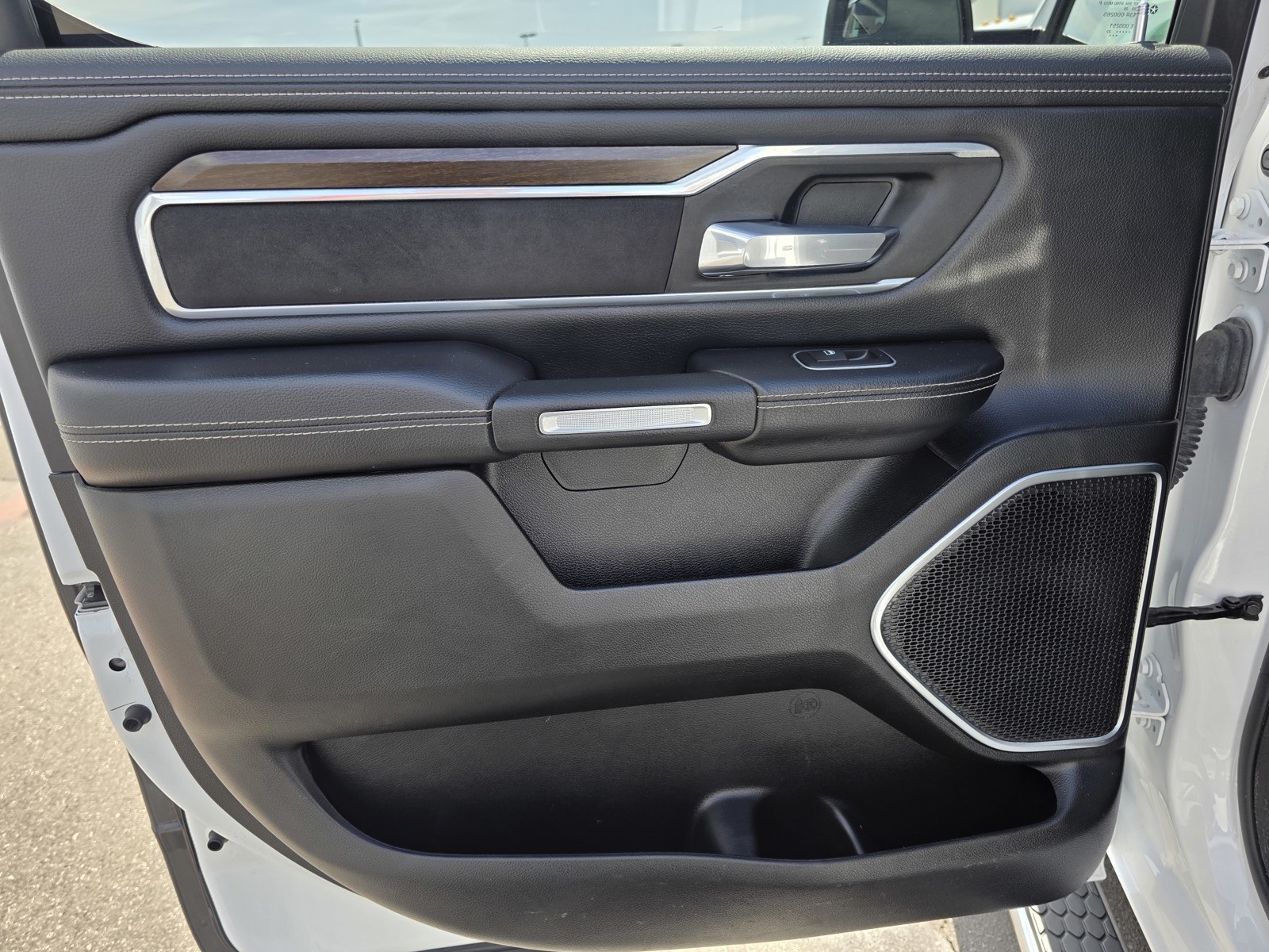 2022 Ram 1500 Laramie photo 13