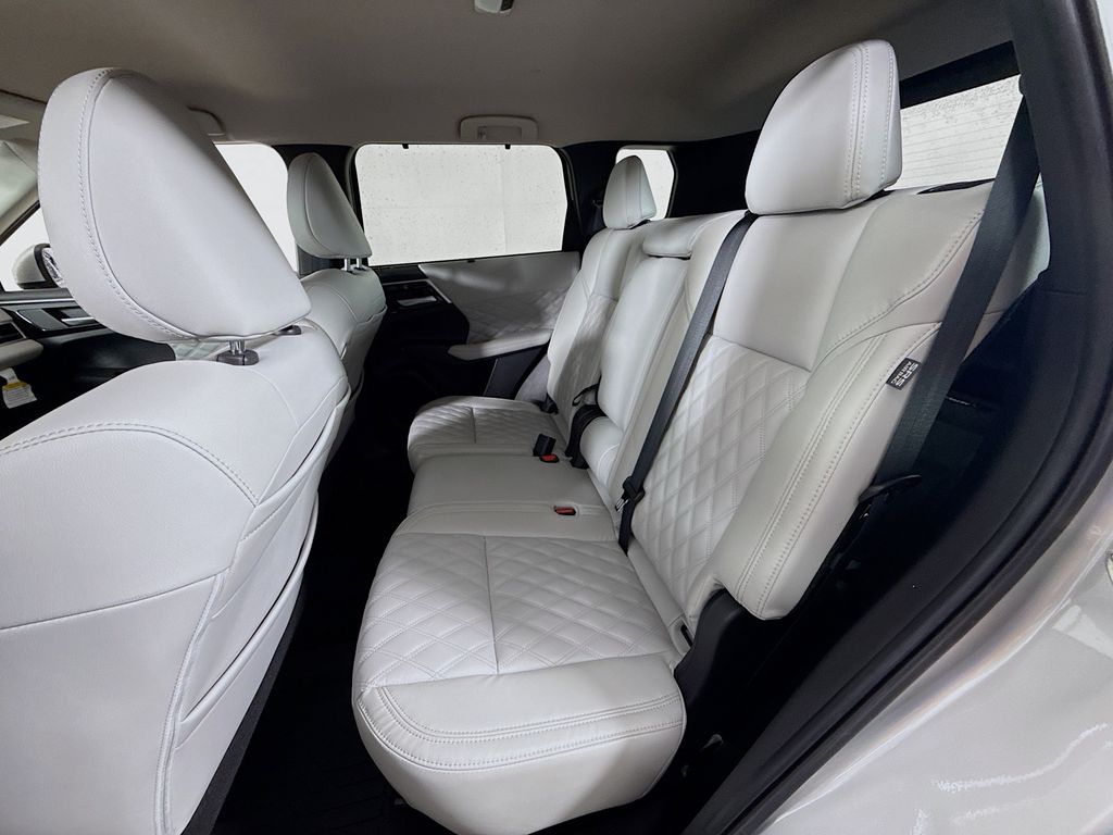 2024 Mitsubishi Outlander SEL photo 21